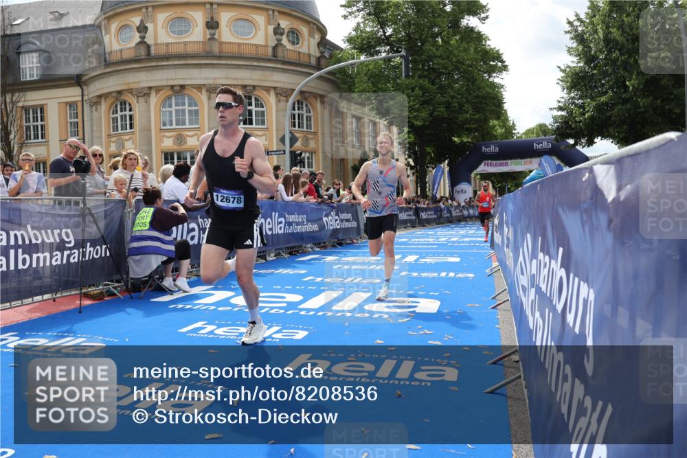 29.06.2025 - hella hamburg halbmarathon Strokosch-Dieckow http://msf.ph/oto/8208536 29.06.2025 10:20:17 Ziel 54, 12373, 12678, 14302, 16245 meine-sportfotos.de