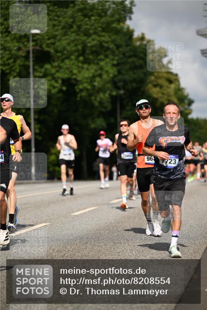 29.06.2025 - hella hamburg halbmarathon Dr. Thomas Lammeyer http://msf.ph/oto/8208554 29.06.2025 09:48:45 Kennedybrücke 1990, 2689, 3043, 4050, 4129, 4679, 4698, 4749, 5070, 5328, 5746, 5826, 6358, 7272, 7481, 7723, 8190, 8209, 8883, 9137, 9381, 9634, 10017, 10171, 11120, 11413 meine-sportfotos.de