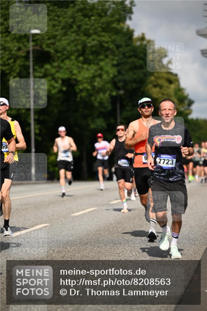 29.06.2025 - hella hamburg halbmarathon Dr. Thomas Lammeyer http://msf.ph/oto/8208563 29.06.2025 09:48:45 Kennedybrücke 1990, 2689, 3043, 4050, 4129, 4679, 4698, 4749, 5070, 5328, 5746, 5826, 6358, 7272, 7481, 7723, 8190, 8209, 8883, 9137, 9381, 9634, 10017, 10171, 11120, 11413 meine-sportfotos.de