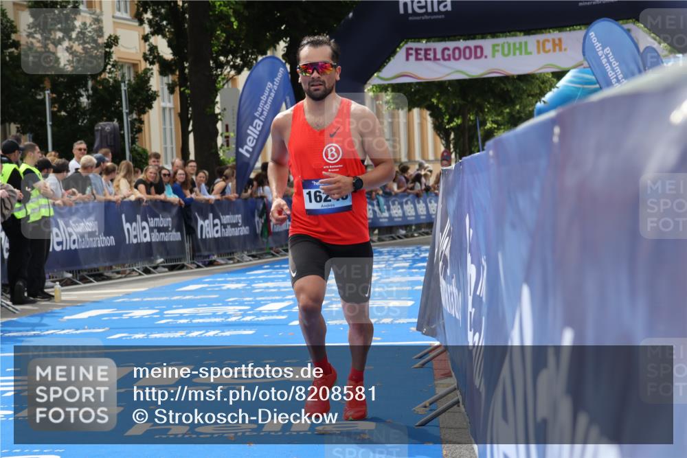29.06.2025 - hella hamburg halbmarathon Strokosch-Dieckow http://msf.ph/oto/8208581 29.06.2025 10:20:19 Ziel 54, 12373, 12678, 14302, 16245 meine-sportfotos.de