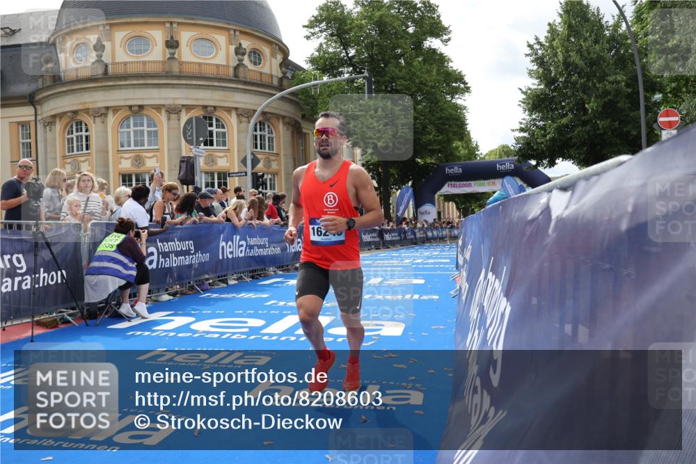 29.06.2025 - hella hamburg halbmarathon Strokosch-Dieckow http://msf.ph/oto/8208603 29.06.2025 10:20:20 Ziel 12373, 14302, 16245 meine-sportfotos.de