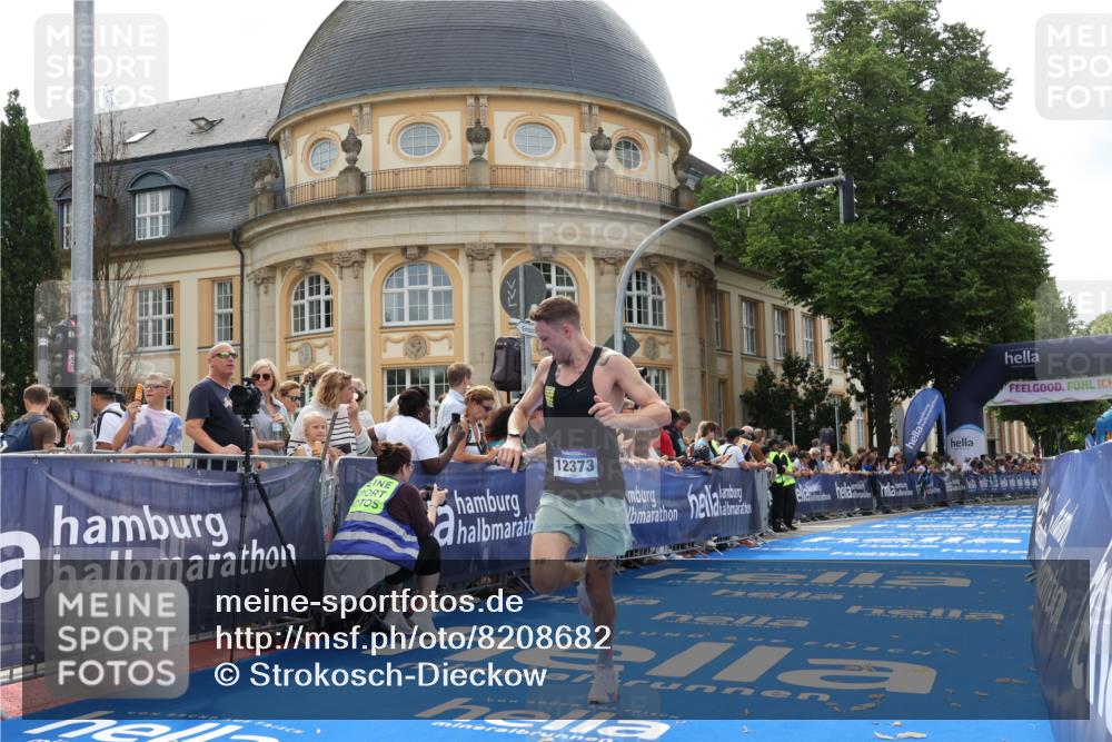 29.06.2025 - hella hamburg halbmarathon Strokosch-Dieckow http://msf.ph/oto/8208682 29.06.2025 10:20:26 Ziel 12373, 15526 meine-sportfotos.de