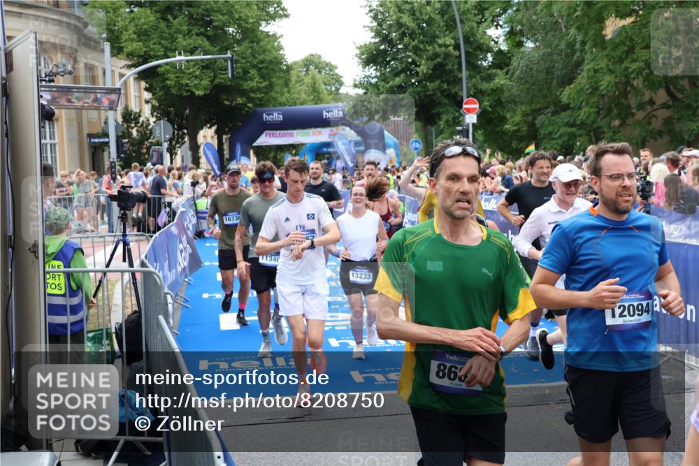 29.06.2025 - hella hamburg halbmarathon Zöllner http://msf.ph/oto/8208750 29.06.2025 10:49:40 Ziel 2504, 2516, 2592, 2596, 2706, 2889, 2937, 5705, 5978, 6115, 9038, 9463, 9649, 11340, 11679, 11977, 13233, 14562, 15392, 15857, 16114, 16592, 16738, 16843, 17001, 18058, 18451 meine-sportfotos.de