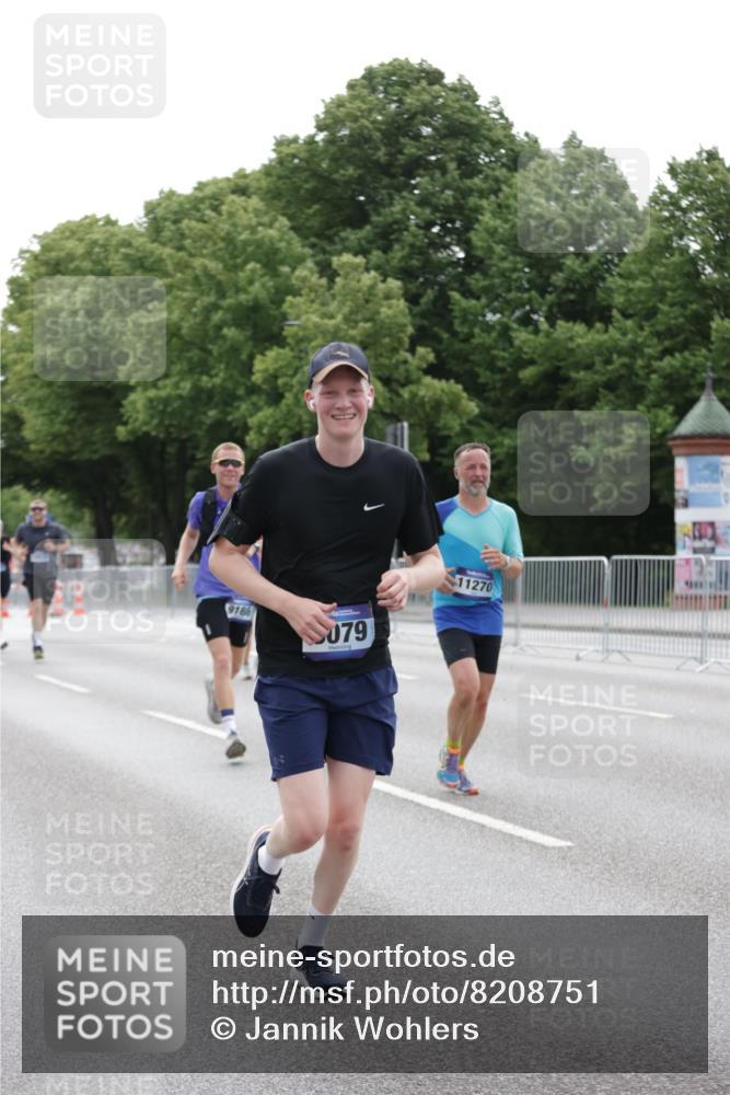 29.06.2025 - hella hamburg halbmarathon Jannik Wohlers http://msf.ph/oto/8208751 29.06.2025 10:26:13 Lombardsbrücke 1300, 2643, 4507, 4509, 4844, 6625, 6905, 7929, 8079, 9186, 11270, 12126, 13264, 14930, 15027, 15807, 15878, 16788, 17300, 17675, 18074, 18087, 18516 meine-sportfotos.de