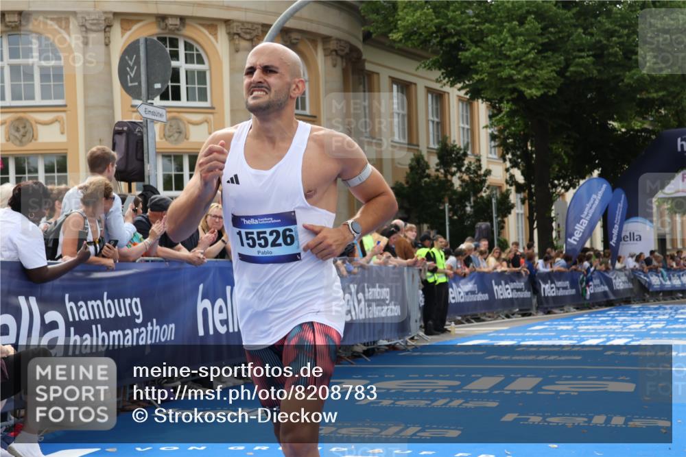 29.06.2025 - hella hamburg halbmarathon Strokosch-Dieckow http://msf.ph/oto/8208783 29.06.2025 10:20:37 Ziel 14360, 15526 meine-sportfotos.de
