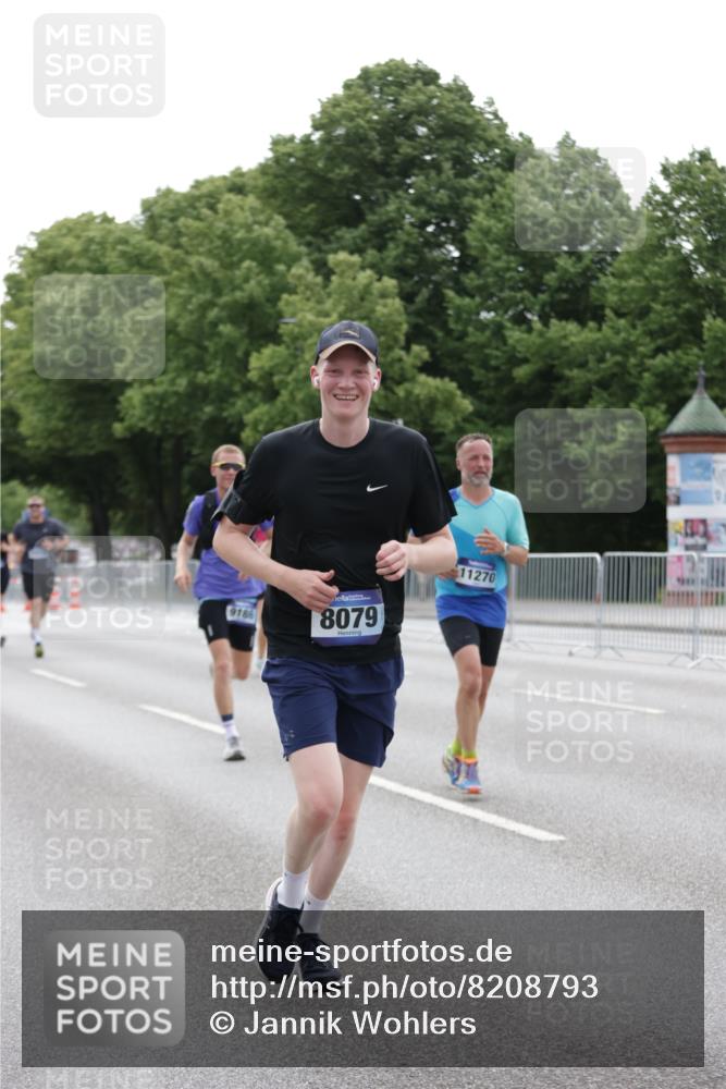 29.06.2025 - hella hamburg halbmarathon Jannik Wohlers http://msf.ph/oto/8208793 29.06.2025 10:26:14 Lombardsbrücke 1300, 2643, 4507, 4509, 4844, 6625, 6905, 8079, 9186, 11270, 11740, 12126, 13264, 14930, 15027, 15807, 15878, 16788, 17300, 17675, 18074, 18087, 18516 meine-sportfotos.de