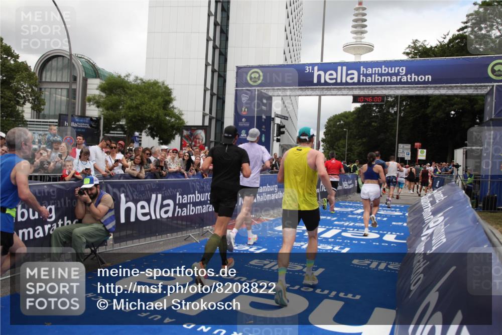 29.06.2025 - hella hamburg halbmarathon Michael Strokosch http://msf.ph/oto/8208822 29.06.2025 10:45:58 Ziel 3477, 4277, 4345, 6532, 7385, 8577, 8871, 10792, 11821, 12084, 14911, 15149, 16624, 17008, 18185, 19116 meine-sportfotos.de