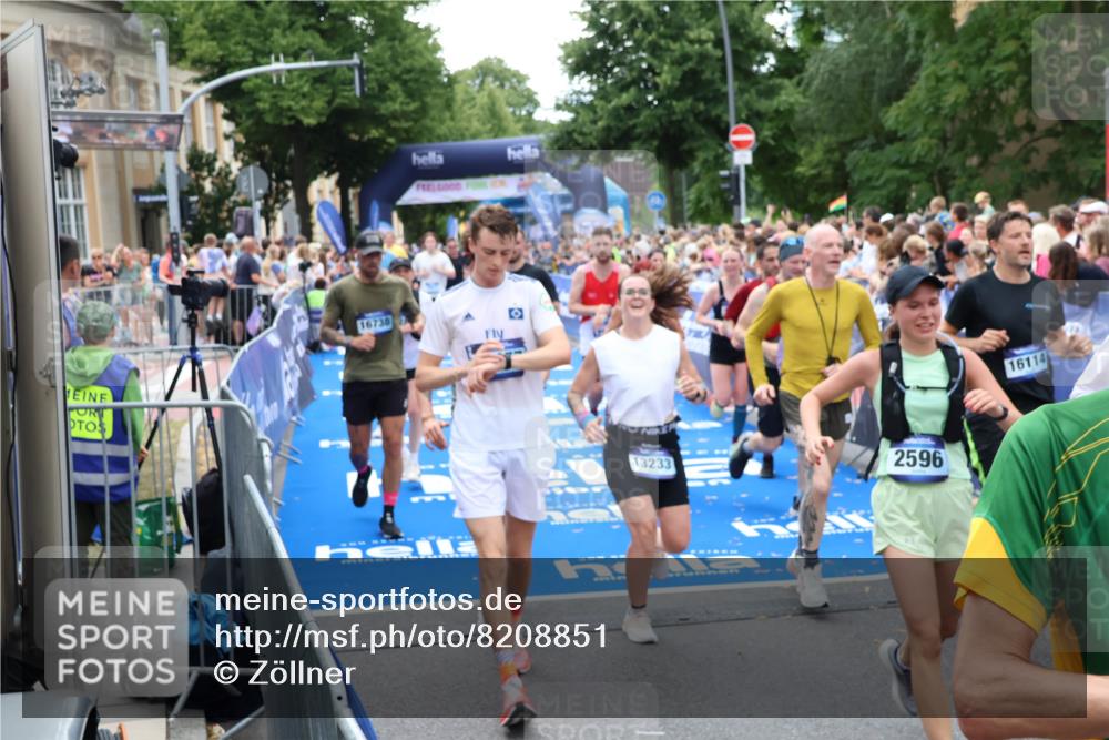 29.06.2025 - hella hamburg halbmarathon Zöllner http://msf.ph/oto/8208851 29.06.2025 10:49:40 Ziel 2504, 2516, 2592, 2596, 2706, 2889, 2937, 5705, 5978, 6115, 9038, 9463, 9649, 11340, 11679, 11977, 13233, 14562, 15392, 15857, 16114, 16592, 16738, 16843, 17001, 18058, 18451 meine-sportfotos.de
