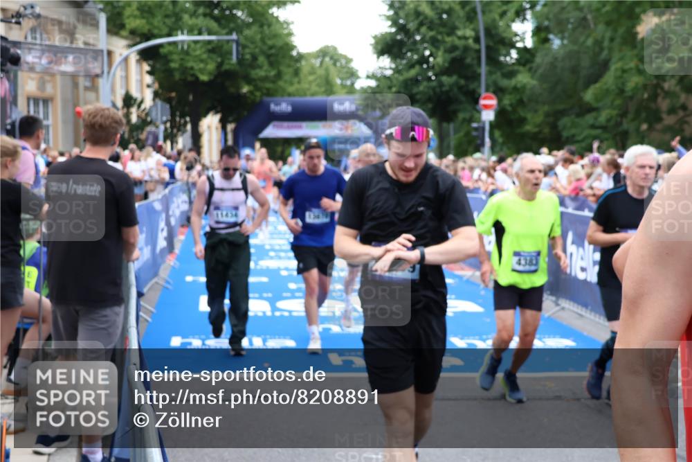 29.06.2025 - hella hamburg halbmarathon Zöllner http://msf.ph/oto/8208891 29.06.2025 11:20:13 Ziel 4383, 4797, 5556, 6207, 6533, 7051, 7075, 7792, 10141, 10540, 10663, 11434, 13342, 13678, 14760, 15470, 16569, 16925 meine-sportfotos.de