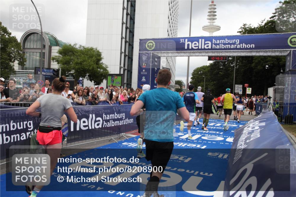 29.06.2025 - hella hamburg halbmarathon Michael Strokosch http://msf.ph/oto/8208900 29.06.2025 10:46:00 Ziel 2189, 3477, 4277, 6532, 8577, 8871, 10792, 11821, 12084, 14462, 14911, 15149, 16624, 17008, 18185, 19116 meine-sportfotos.de