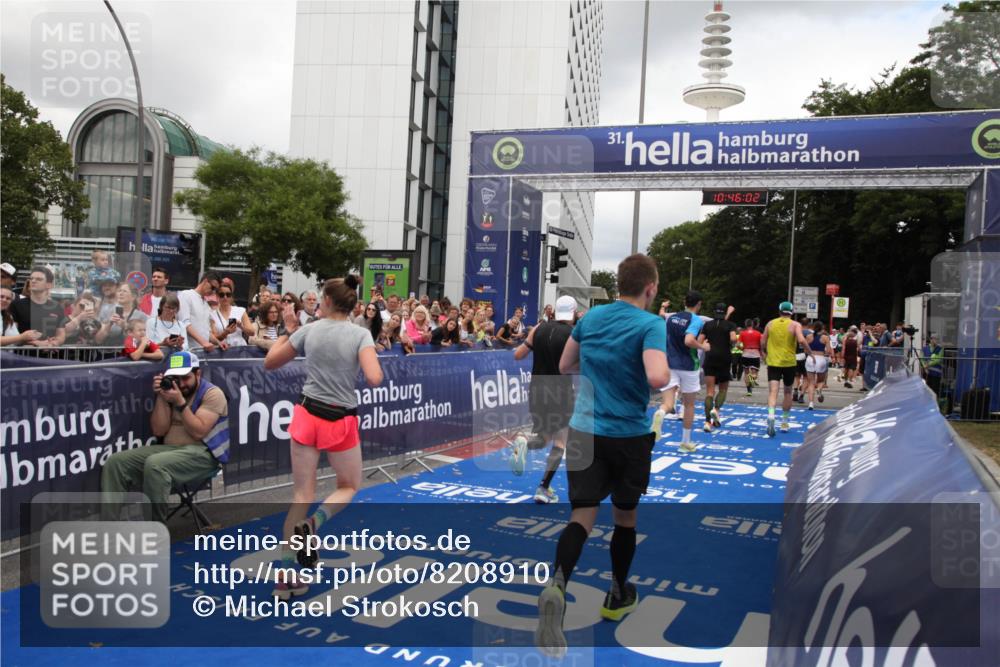 29.06.2025 - hella hamburg halbmarathon Michael Strokosch http://msf.ph/oto/8208910 29.06.2025 10:46:01 Ziel 2189, 3477, 4277, 6532, 8269, 8577, 8871, 10792, 11821, 12084, 14462, 14911, 15149, 17008, 18185, 19116 meine-sportfotos.de
