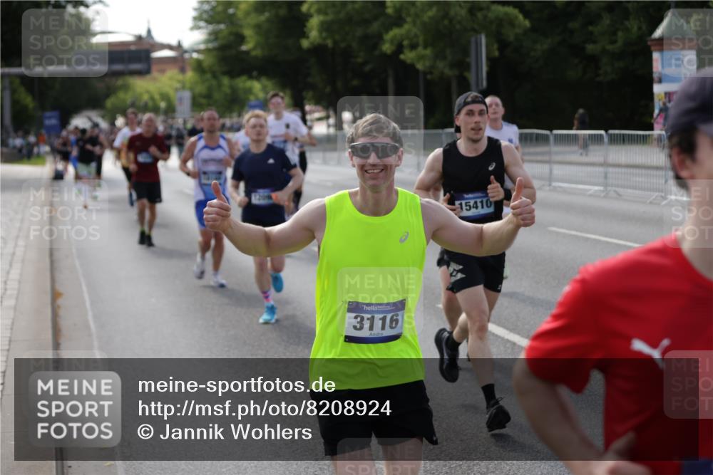 29.06.2025 - hella hamburg halbmarathon Jannik Wohlers http://msf.ph/oto/8208924 29.06.2025 09:48:54 Lombardsbrücke 1603, 2044, 2707, 2745, 2849, 2980, 3014, 3116, 4766, 5050, 5648, 5889, 6149, 6771, 7109, 7981, 8358, 10369, 11447, 11952, 12088, 12098, 13064, 13158, 13190, 13900, 14075, 14311, 14603, 14667, 14905, 15178, 15328, 15410, 15991, 16280, 16400, 17097, 17489, 17722, 17792, 17916, 18156, 18188, 18193 meine-sportfotos.de