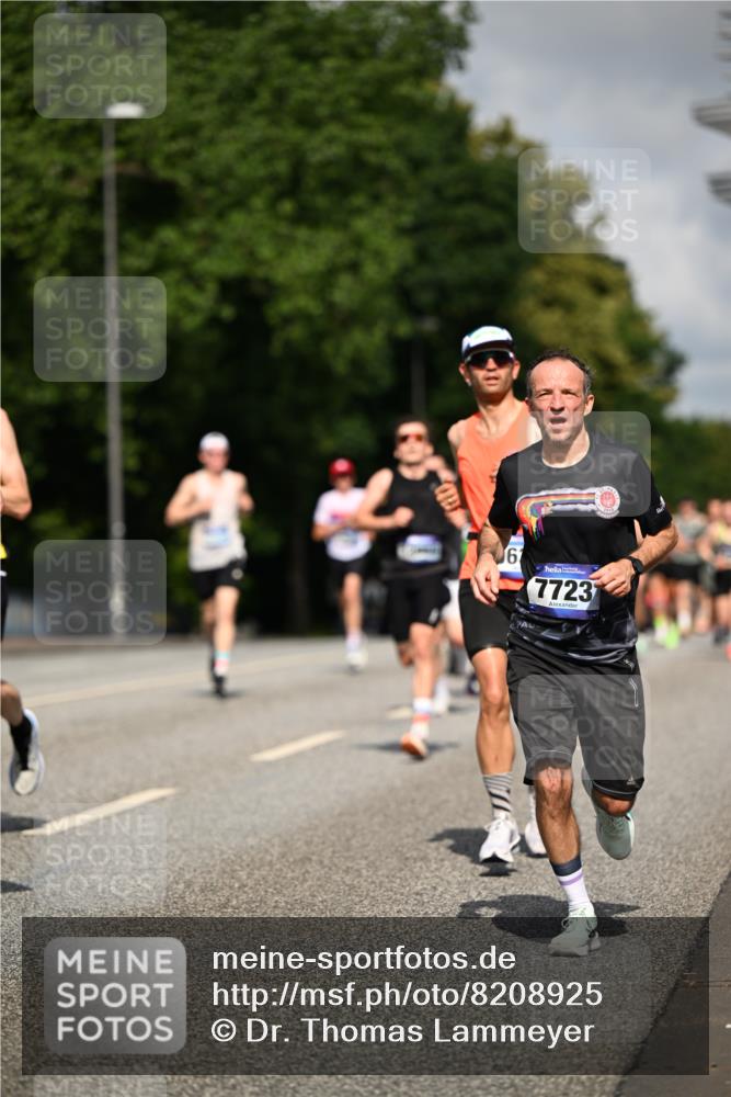 29.06.2025 - hella hamburg halbmarathon Dr. Thomas Lammeyer http://msf.ph/oto/8208925 29.06.2025 09:48:45 Kennedybrücke 1990, 2689, 3043, 4050, 4129, 4679, 4698, 4749, 5070, 5328, 5746, 5826, 6358, 7272, 7481, 7723, 8190, 8209, 8883, 9137, 9381, 9634, 10017, 10171, 11120, 11413 meine-sportfotos.de
