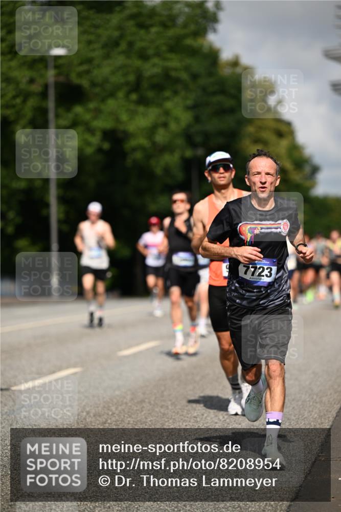 29.06.2025 - hella hamburg halbmarathon Dr. Thomas Lammeyer http://msf.ph/oto/8208954 29.06.2025 09:48:45 Kennedybrücke 1990, 2689, 3043, 4050, 4129, 4679, 4698, 4749, 5070, 5328, 5746, 5826, 6358, 7272, 7481, 7723, 8190, 8209, 8883, 9137, 9381, 9634, 10017, 10171, 11120, 11413 meine-sportfotos.de