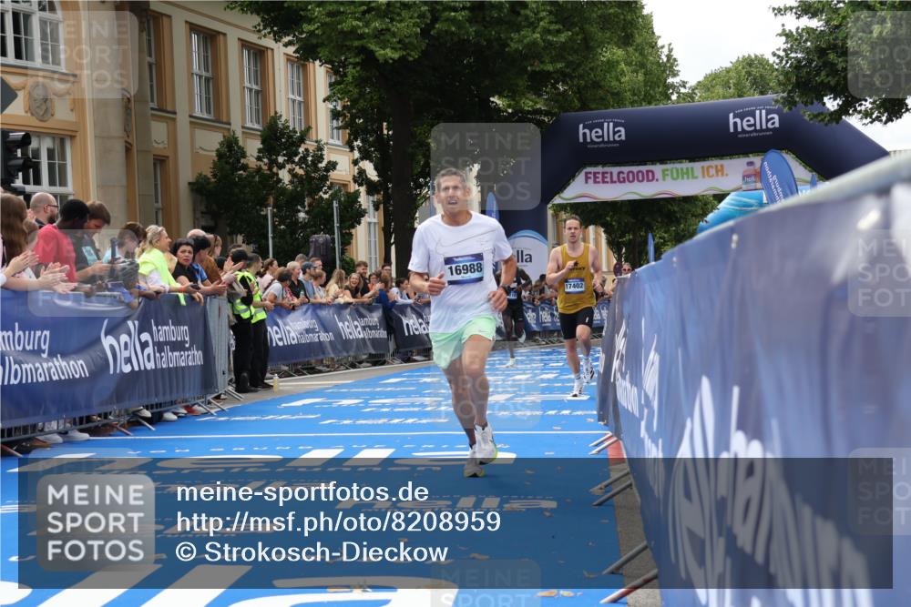 29.06.2025 - hella hamburg halbmarathon Strokosch-Dieckow http://msf.ph/oto/8208959 29.06.2025 10:20:49 Ziel 11210, 14766, 16988, 17402, 19075 meine-sportfotos.de