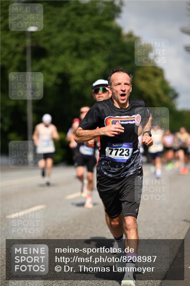 29.06.2025 - hella hamburg halbmarathon Dr. Thomas Lammeyer http://msf.ph/oto/8208987 29.06.2025 09:48:46 Kennedybrücke 1990, 2689, 3043, 4050, 4129, 4679, 4698, 4749, 5070, 5328, 5746, 5826, 6358, 7272, 7481, 7723, 8190, 8209, 8883, 9137, 9381, 9634, 10017, 10171, 11120, 11413 meine-sportfotos.de
