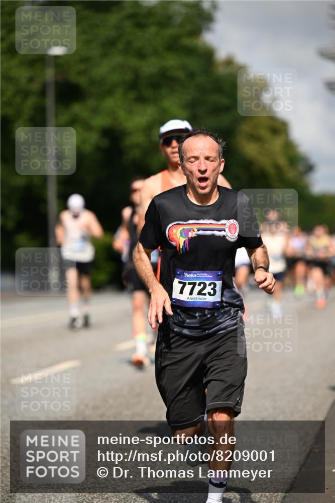 29.06.2025 - hella hamburg halbmarathon Dr. Thomas Lammeyer http://msf.ph/oto/8209001 29.06.2025 09:48:46 Kennedybrücke 1990, 2689, 3043, 4050, 4129, 4679, 4698, 4749, 5070, 5328, 5746, 5826, 6358, 7272, 7481, 7723, 8190, 8209, 8883, 9137, 9381, 9634, 10017, 10171, 11120, 11413 meine-sportfotos.de