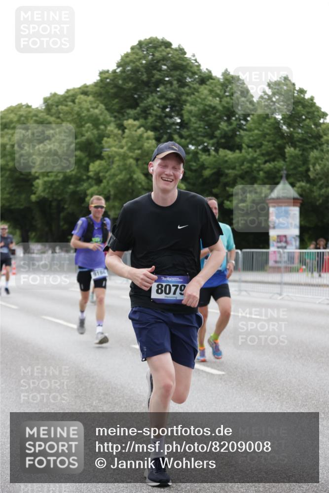 29.06.2025 - hella hamburg halbmarathon Jannik Wohlers http://msf.ph/oto/8209008 29.06.2025 10:26:14 Lombardsbrücke 1300, 2643, 4507, 4509, 4844, 6625, 6905, 8079, 9186, 11270, 11740, 12126, 13264, 14930, 15027, 15807, 15878, 16788, 17300, 17675, 18074, 18087, 18516 meine-sportfotos.de