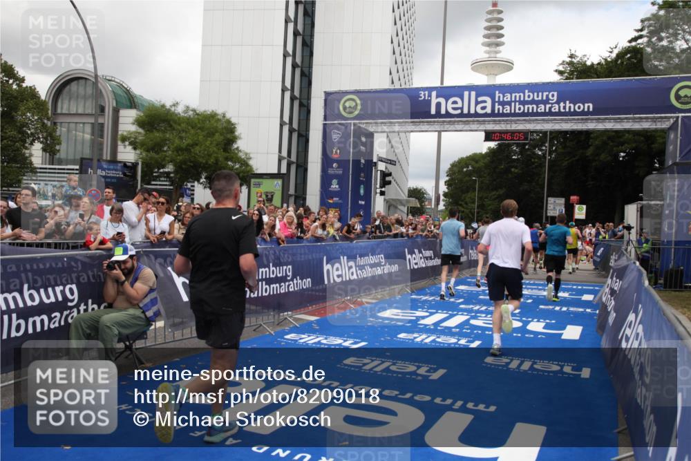 29.06.2025 - hella hamburg halbmarathon Michael Strokosch http://msf.ph/oto/8209018 29.06.2025 10:46:04 Ziel 2189, 4277, 5648, 6460, 6532, 8269, 8577, 8871, 11936, 12084, 12269, 14462, 14804, 15149, 17008, 18081, 19116 meine-sportfotos.de