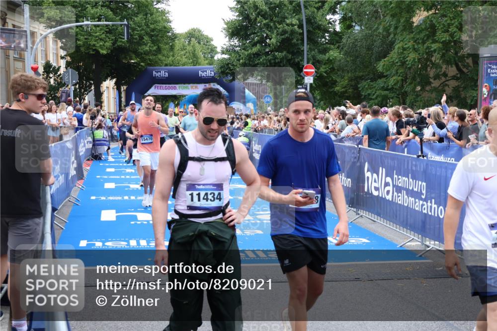 29.06.2025 - hella hamburg halbmarathon Zöllner http://msf.ph/oto/8209021 29.06.2025 11:20:16 Ziel 2315, 4797, 6207, 7051, 7075, 7792, 10141, 10540, 10647, 10663, 13342, 14550, 14664, 15470, 16925, 17427, 19148, 19172 meine-sportfotos.de