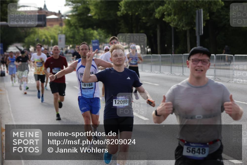 29.06.2025 - hella hamburg halbmarathon Jannik Wohlers http://msf.ph/oto/8209024 29.06.2025 09:48:55 Lombardsbrücke 1603, 2044, 2707, 2745, 2849, 2980, 3014, 3116, 4148, 4766, 5050, 5648, 5889, 6149, 6771, 7109, 7981, 8358, 10369, 11447, 11952, 12088, 12098, 13064, 13158, 13190, 13900, 14075, 14311, 14667, 14905, 15178, 15328, 15410, 15991, 16280, 16400, 17097, 17489, 17722, 17792, 18156, 18188, 18193 meine-sportfotos.de