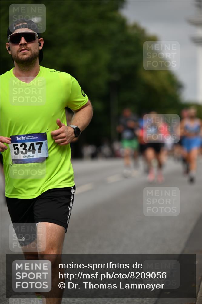 29.06.2025 - hella hamburg halbmarathon Dr. Thomas Lammeyer http://msf.ph/oto/8209056 29.06.2025 10:12:22 Kennedybrücke 1427, 1527, 2190, 2309, 4228, 4864, 5100, 5347, 6100, 6918, 9071 meine-sportfotos.de