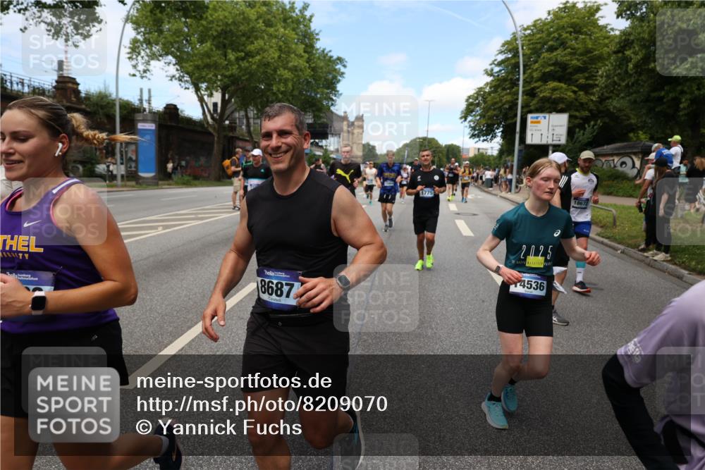 29.06.2025 - hella hamburg halbmarathon Yannick Fuchs http://msf.ph/oto/8209070 29.06.2025 11:23:02 20KM 1740, 1775, 1890, 2342, 3029, 3050, 3600, 3601, 4378, 5406, 5658, 5941, 6787, 7267, 7387, 7820, 8031, 8687, 8688, 9217, 10826, 11122, 11178, 11245, 12302, 12505, 12758, 13045, 13464, 13842, 14349, 14536, 14649, 14657, 15589, 16659, 17560, 17696, 18109, 18672, 19156, 19213 meine-sportfotos.de