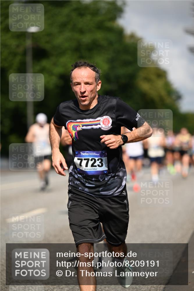 29.06.2025 - hella hamburg halbmarathon Dr. Thomas Lammeyer http://msf.ph/oto/8209191 29.06.2025 09:48:46 Kennedybrücke 1990, 2689, 3043, 4050, 4129, 4679, 4698, 4749, 5070, 5328, 5746, 5826, 6358, 7272, 7481, 7723, 8190, 8209, 8883, 9137, 9381, 9634, 10017, 10171, 11120, 11413 meine-sportfotos.de