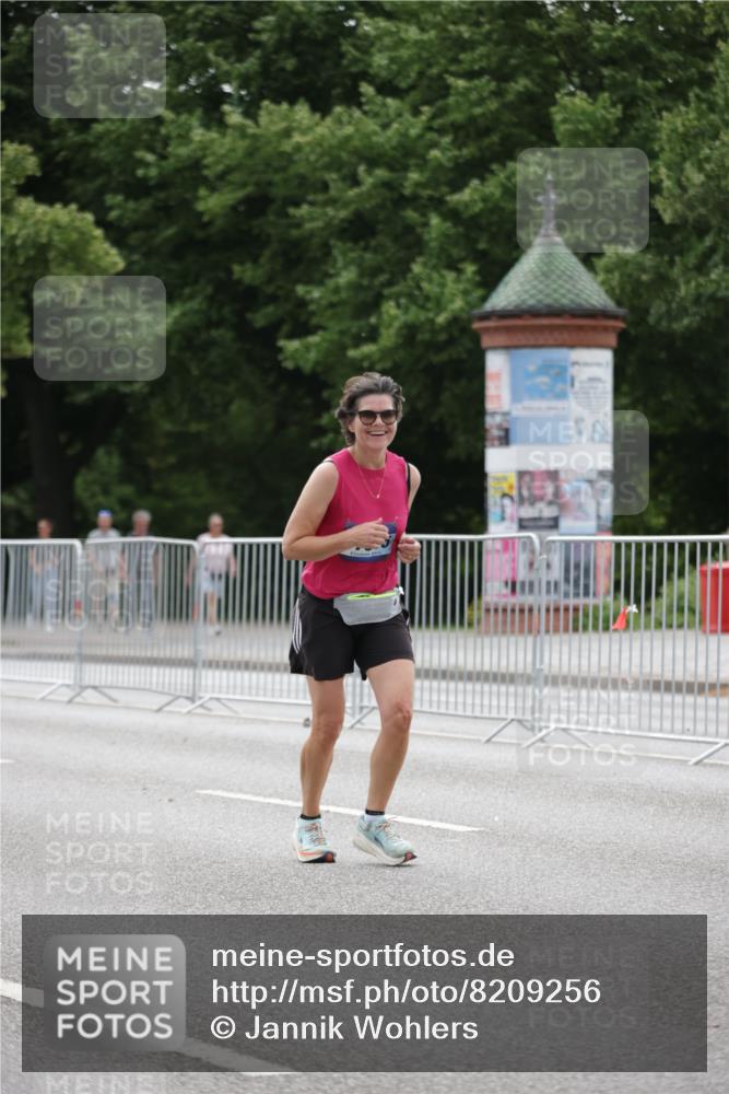 29.06.2025 - hella hamburg halbmarathon Jannik Wohlers http://msf.ph/oto/8209256 29.06.2025 10:26:16 Lombardsbrücke 2643, 4507, 4509, 6625, 7069, 8079, 9186, 11270, 11740, 12071, 12126, 13264, 14930, 15027, 15807, 15878, 16788, 17300, 17675, 18074, 18087, 18516 meine-sportfotos.de