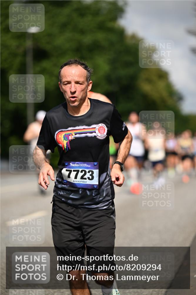 29.06.2025 - hella hamburg halbmarathon Dr. Thomas Lammeyer http://msf.ph/oto/8209294 29.06.2025 09:48:46 Kennedybrücke 1990, 2689, 3043, 4050, 4129, 4679, 4698, 4749, 5070, 5328, 5746, 5826, 6358, 7272, 7481, 7723, 8190, 8209, 8883, 9137, 9381, 9634, 10017, 10171, 11120, 11413 meine-sportfotos.de