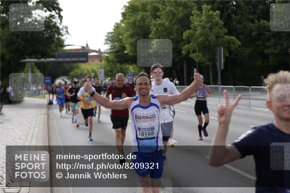 29.06.2025 - hella hamburg halbmarathon Jannik Wohlers http://msf.ph/oto/8209321 29.06.2025 09:48:56 Lombardsbrücke 1603, 2044, 2707, 2745, 2849, 2980, 3014, 3116, 4148, 4766, 5050, 5648, 5889, 6149, 6771, 7109, 7981, 8358, 10369, 11447, 11952, 12088, 12098, 13158, 13190, 13900, 14311, 14667, 14905, 15178, 15328, 15410, 15561, 15991, 16280, 16400, 16816, 17097, 17489, 17722, 17792, 18156, 18188, 18193 meine-sportfotos.de