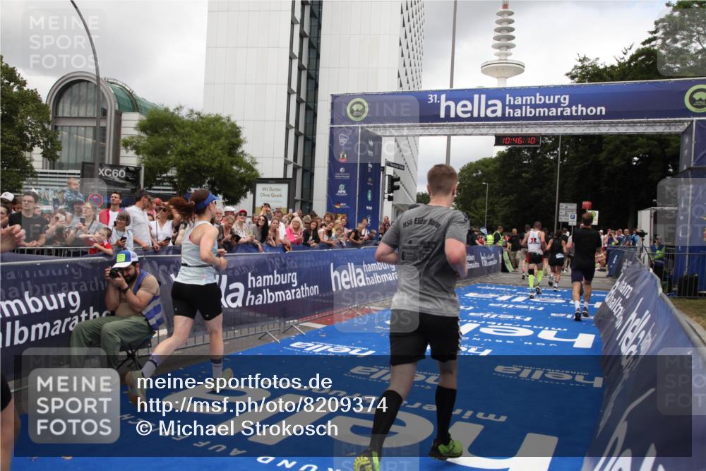 29.06.2025 - hella hamburg halbmarathon Michael Strokosch http://msf.ph/oto/8209374 29.06.2025 10:46:09 Ziel 2189, 2707, 5648, 6460, 7961, 8269, 9585, 11125, 11936, 12269, 13630, 14462, 14804, 16136, 16466, 16475, 18081, 18702 meine-sportfotos.de