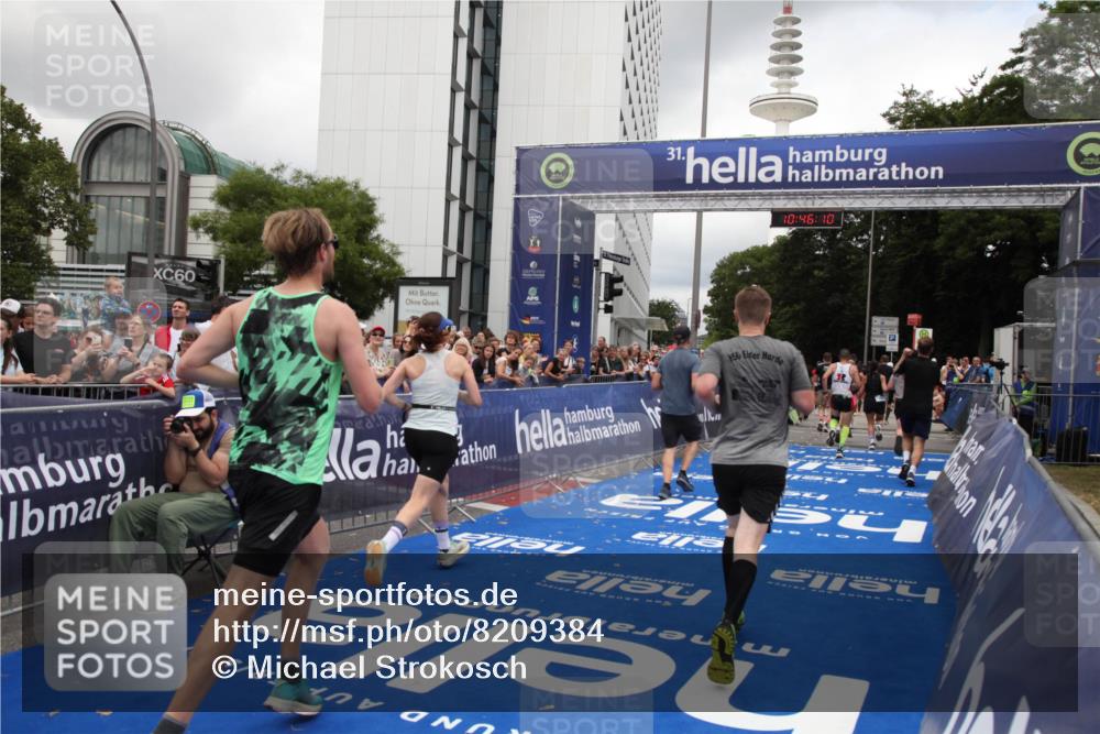 29.06.2025 - hella hamburg halbmarathon Michael Strokosch http://msf.ph/oto/8209384 29.06.2025 10:46:09 Ziel 2189, 2707, 5648, 6460, 7961, 8269, 9585, 11125, 11936, 12269, 13630, 14462, 14804, 16136, 16466, 16475, 18081, 18702 meine-sportfotos.de