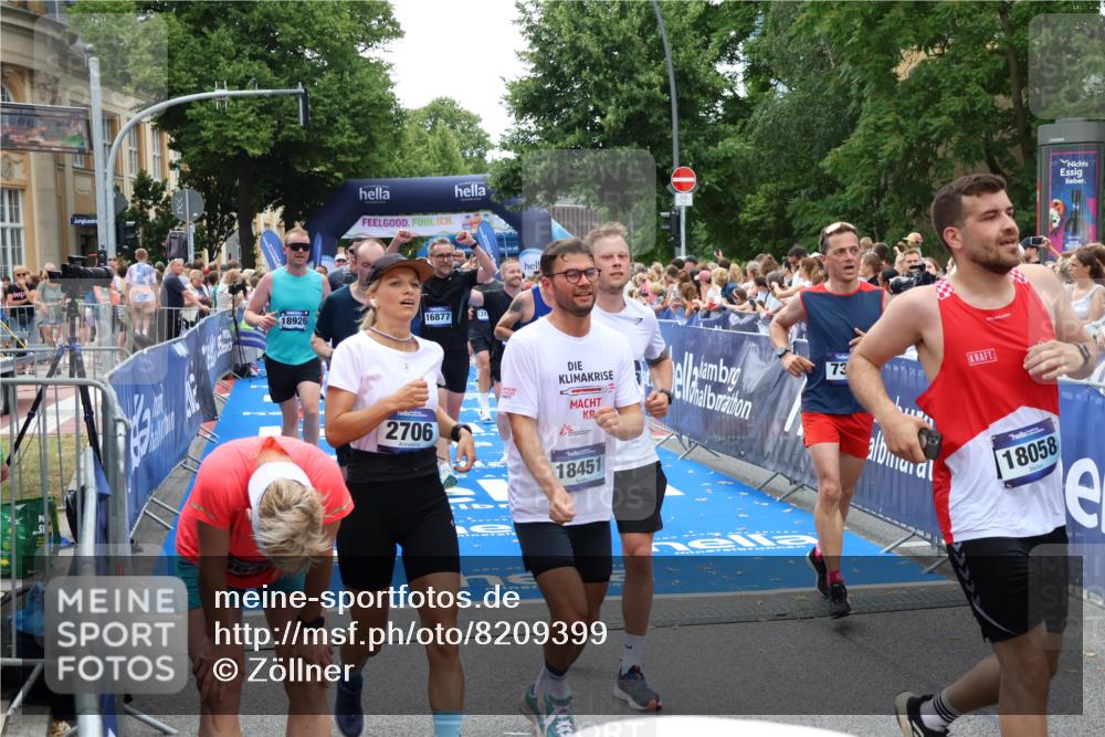 29.06.2025 - hella hamburg halbmarathon Zöllner http://msf.ph/oto/8209399 29.06.2025 10:49:49 Ziel 2706, 3060, 3543, 5894, 6125, 7332, 9200, 9551, 9619, 9723, 9924, 11975, 13159, 14794, 16800, 16843, 16877, 17282, 17753, 18451, 18926 meine-sportfotos.de