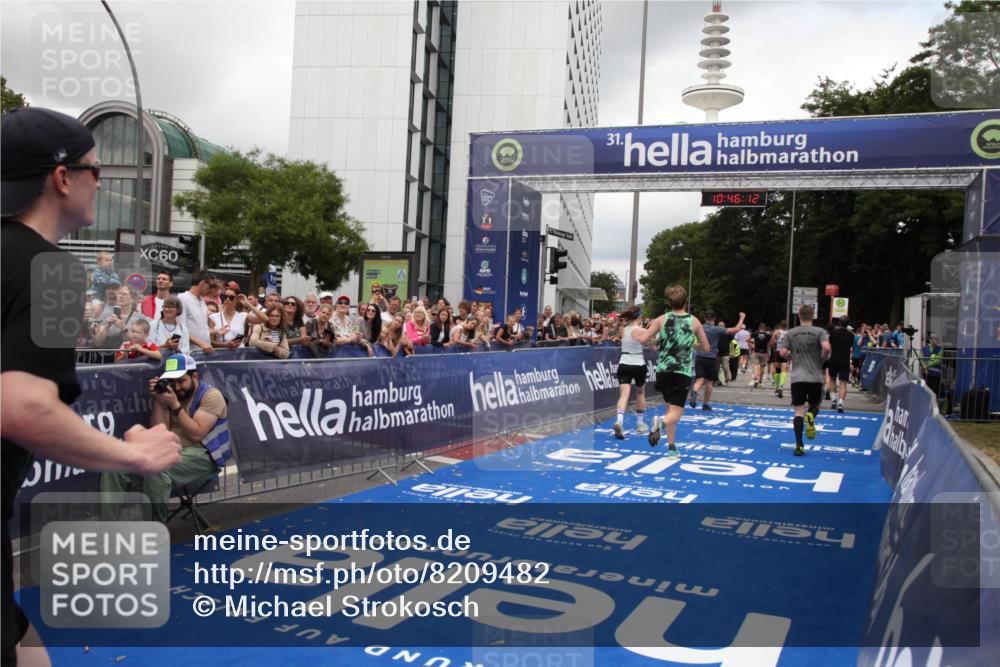 29.06.2025 - hella hamburg halbmarathon Michael Strokosch http://msf.ph/oto/8209482 29.06.2025 10:46:11 Ziel 1759, 2707, 3087, 5648, 6460, 7450, 7961, 9585, 11125, 11936, 12269, 13630, 14804, 16136, 16466, 16475, 18081, 18702 meine-sportfotos.de