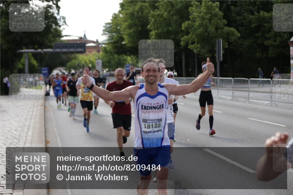 29.06.2025 - hella hamburg halbmarathon Jannik Wohlers http://msf.ph/oto/8209484 29.06.2025 09:48:56 Lombardsbrücke 1603, 2044, 2707, 2745, 2849, 2980, 3014, 3116, 4148, 4766, 5050, 5648, 5889, 6149, 6771, 7109, 7981, 8358, 10369, 11447, 11952, 12088, 12098, 13158, 13190, 13900, 14311, 14667, 14905, 15178, 15328, 15410, 15561, 15991, 16280, 16400, 16816, 17097, 17489, 17722, 17792, 18156, 18188, 18193 meine-sportfotos.de