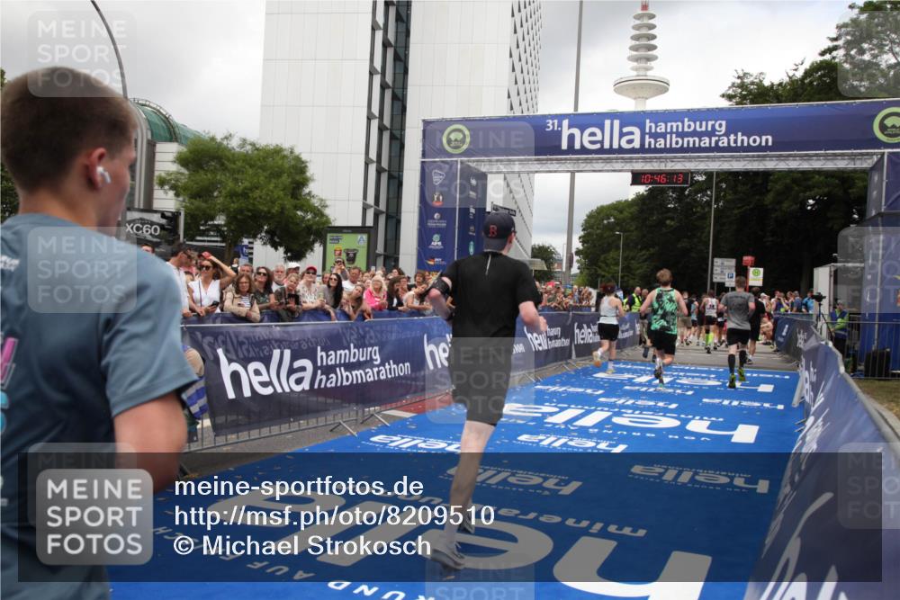 29.06.2025 - hella hamburg halbmarathon Michael Strokosch http://msf.ph/oto/8209510 29.06.2025 10:46:12 Ziel 1759, 2707, 3087, 6460, 7450, 7961, 9585, 11094, 11125, 12269, 13630, 14804, 16136, 16466, 16475, 18702, 18797 meine-sportfotos.de