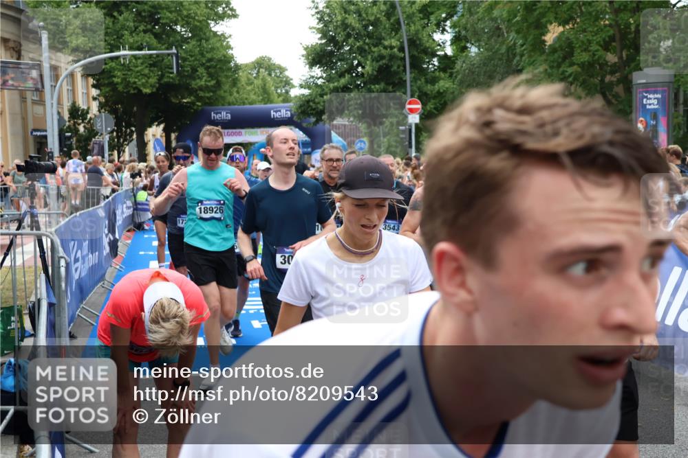 29.06.2025 - hella hamburg halbmarathon Zöllner http://msf.ph/oto/8209543 29.06.2025 10:49:50 Ziel 3060, 3543, 4017, 5460, 5894, 6125, 7332, 9126, 9200, 9551, 9619, 9723, 9924, 11975, 13159, 13463, 14794, 16800, 16877, 17282, 17753, 18926, 19122 meine-sportfotos.de