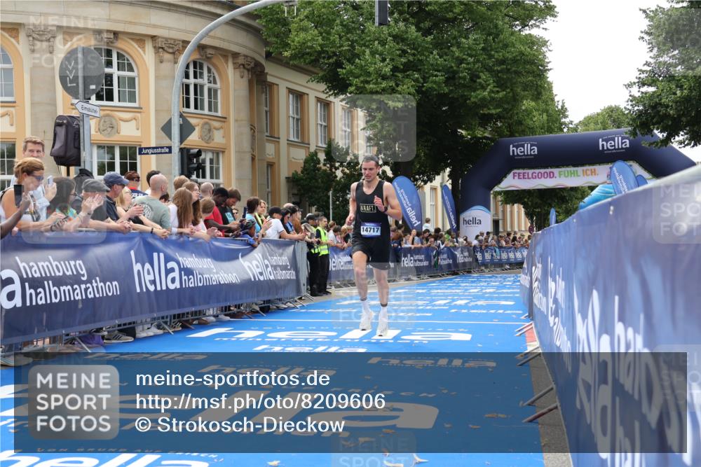 29.06.2025 - hella hamburg halbmarathon Strokosch-Dieckow http://msf.ph/oto/8209606 29.06.2025 10:21:10 Ziel 14717, 16120 meine-sportfotos.de