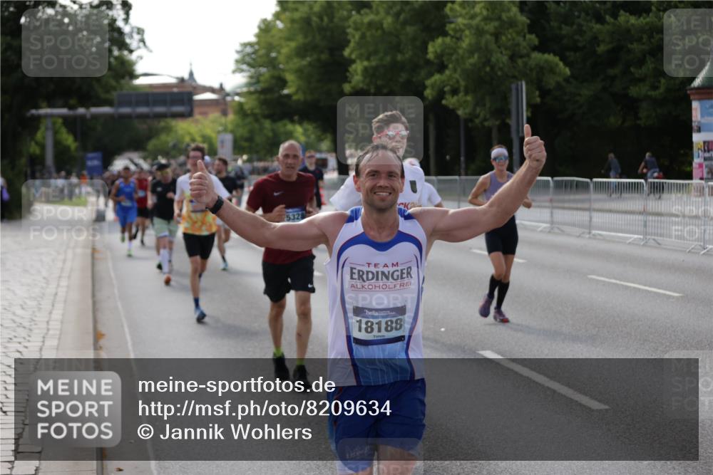 29.06.2025 - hella hamburg halbmarathon Jannik Wohlers http://msf.ph/oto/8209634 29.06.2025 09:48:56 Lombardsbrücke 1603, 2044, 2707, 2745, 2849, 2980, 3014, 3116, 4148, 4766, 5050, 5648, 5889, 6149, 6771, 7109, 7981, 8358, 10369, 11447, 11952, 12088, 12098, 13158, 13190, 13900, 14311, 14667, 14905, 15178, 15328, 15410, 15561, 15991, 16280, 16400, 16816, 17097, 17489, 17722, 17792, 18156, 18188, 18193 meine-sportfotos.de