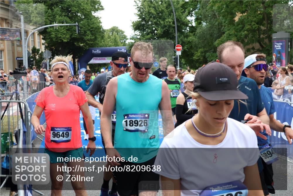 29.06.2025 - hella hamburg halbmarathon Zöllner http://msf.ph/oto/8209638 29.06.2025 10:49:53 Ziel 4017, 5460, 6125, 8455, 9126, 9200, 9551, 9597, 9723, 9924, 11975, 13159, 13463, 14794, 16800, 17753, 19109, 19122 meine-sportfotos.de