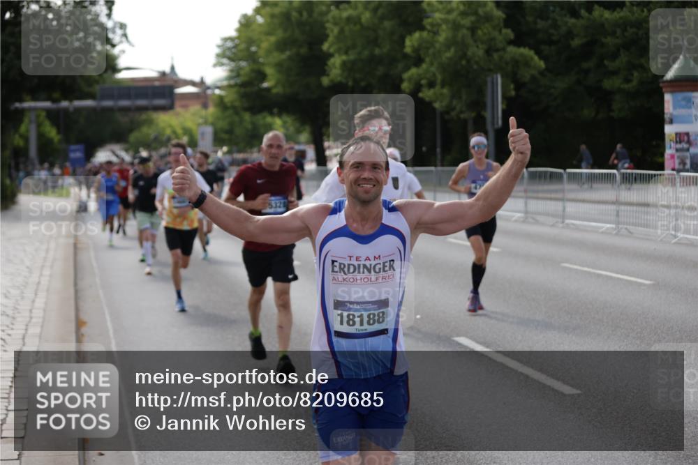 29.06.2025 - hella hamburg halbmarathon Jannik Wohlers http://msf.ph/oto/8209685 29.06.2025 09:48:57 Lombardsbrücke 2044, 2707, 2745, 2750, 2849, 2980, 3014, 3116, 4148, 4766, 5050, 5648, 5889, 6149, 6771, 7109, 7981, 8358, 10369, 11447, 11952, 12088, 12098, 13158, 13190, 13900, 14311, 14359, 14667, 14905, 15328, 15410, 15561, 15991, 16400, 16816, 17097, 17722, 17792, 18156, 18183, 18188, 18193 meine-sportfotos.de