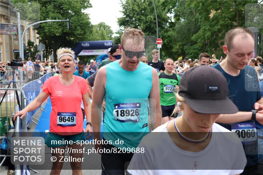 29.06.2025 - hella hamburg halbmarathon Zöllner http://msf.ph/oto/8209688 29.06.2025 10:49:53 Ziel 4017, 5460, 6125, 8455, 9126, 9200, 9551, 9597, 9723, 9924, 11975, 13159, 13463, 14794, 16800, 17753, 19109, 19122 meine-sportfotos.de