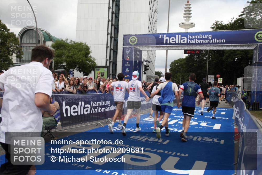 29.06.2025 - hella hamburg halbmarathon Michael Strokosch http://msf.ph/oto/8209691 29.06.2025 10:46:14 Ziel 1569, 1759, 2590, 2707, 3087, 6388, 7450, 7961, 9585, 10796, 11094, 11125, 13630, 16136, 16466, 16475, 18702, 18797 meine-sportfotos.de