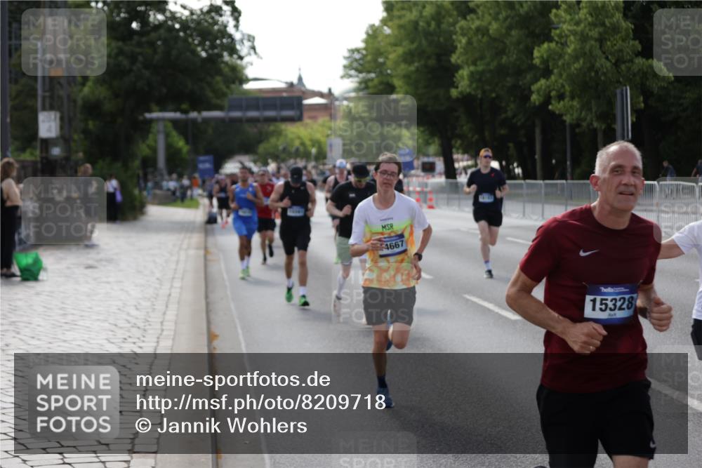 29.06.2025 - hella hamburg halbmarathon Jannik Wohlers http://msf.ph/oto/8209718 29.06.2025 09:48:58 Lombardsbrücke 2044, 2745, 2750, 2849, 2980, 3014, 3116, 4148, 4766, 5050, 5648, 5889, 6149, 6771, 7109, 8358, 10369, 11952, 12098, 13158, 13190, 13900, 14311, 14359, 14667, 14905, 15328, 15410, 15561, 15991, 16400, 16816, 17097, 17722, 17792, 18156, 18183, 18188, 18193 meine-sportfotos.de