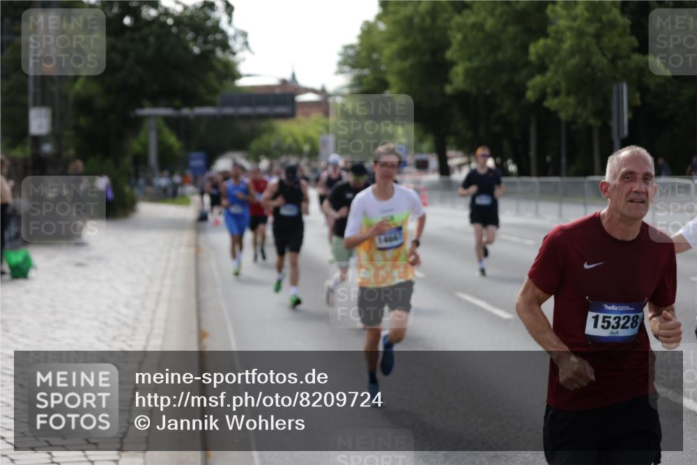 29.06.2025 - hella hamburg halbmarathon Jannik Wohlers http://msf.ph/oto/8209724 29.06.2025 09:48:58 Lombardsbrücke 2044, 2745, 2750, 2849, 2980, 3014, 3116, 4148, 4766, 5050, 5648, 5889, 6149, 6771, 7109, 8358, 10369, 11952, 12098, 13158, 13190, 13900, 14311, 14359, 14667, 14905, 15328, 15410, 15561, 15991, 16400, 16816, 17097, 17722, 17792, 18156, 18183, 18188, 18193 meine-sportfotos.de