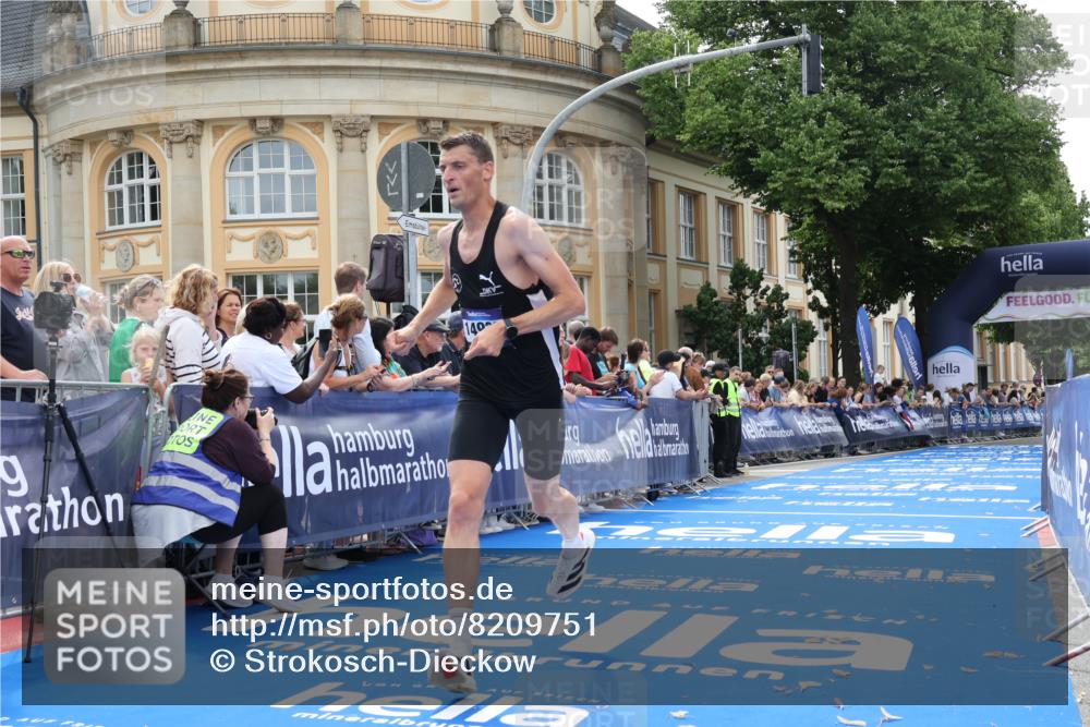 29.06.2025 - hella hamburg halbmarathon Strokosch-Dieckow http://msf.ph/oto/8209751 29.06.2025 10:21:22 Ziel 14933 meine-sportfotos.de