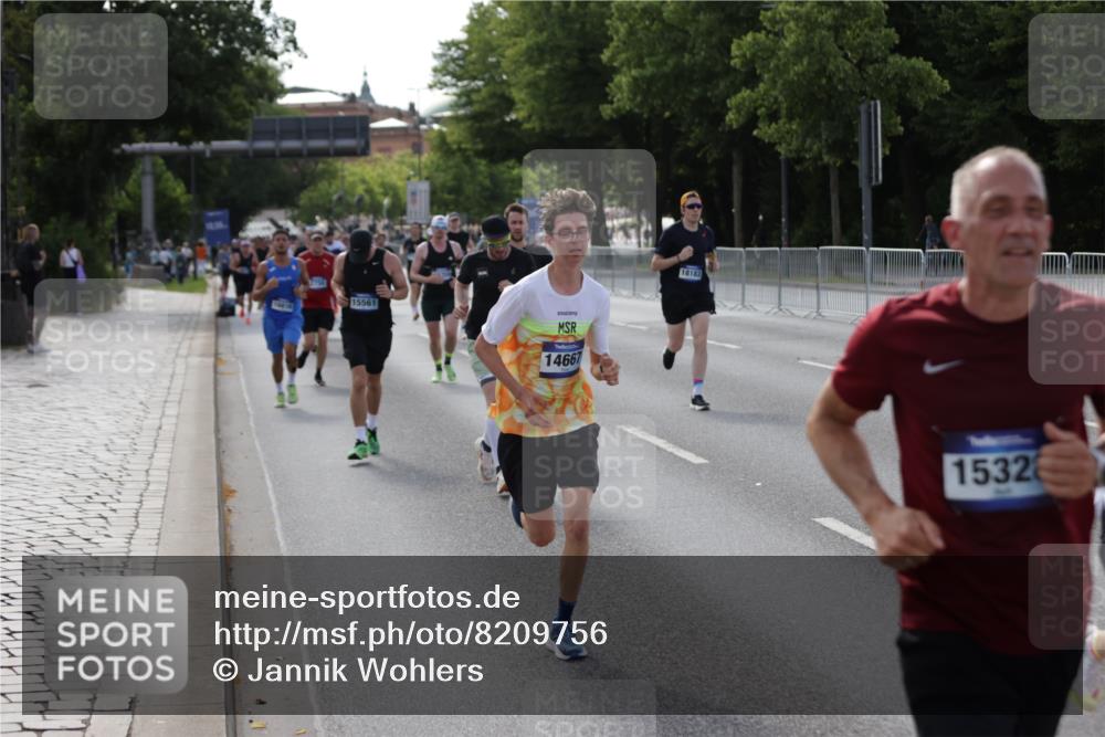 29.06.2025 - hella hamburg halbmarathon Jannik Wohlers http://msf.ph/oto/8209756 29.06.2025 09:48:58 Lombardsbrücke 2044, 2745, 2750, 2849, 2980, 3014, 3116, 4148, 4766, 5050, 5648, 5889, 6149, 6771, 7109, 8358, 10369, 11952, 12098, 13158, 13190, 13900, 14311, 14359, 14667, 14905, 15328, 15410, 15561, 15991, 16400, 16816, 17097, 17722, 17792, 18156, 18183, 18188, 18193 meine-sportfotos.de