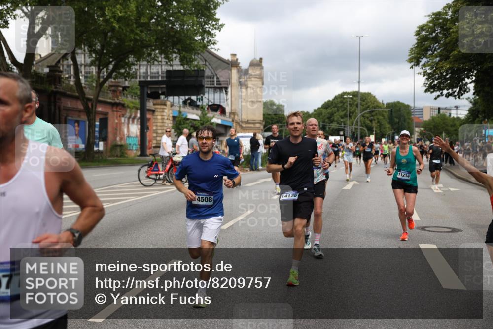 29.06.2025 - hella hamburg halbmarathon Yannick Fuchs http://msf.ph/oto/8209757 29.06.2025 10:45:08 20KM 1366, 1461, 2411, 2540, 2880, 4077, 4816, 5018, 5336, 5600, 7134, 7369, 7943, 8117, 8205, 8261, 8508, 8819, 8989, 10057, 10215, 10508, 10603, 11214, 11422, 11512, 11733, 12016, 12778, 12949, 13073, 13808, 14125, 15480, 15720, 15871, 16285, 16291, 16907, 17129, 17823, 18006, 18182, 18413, 18489, 19007 meine-sportfotos.de