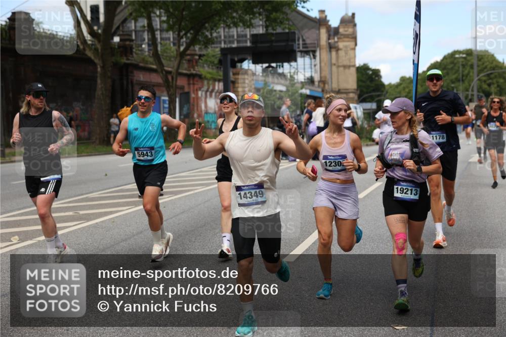 29.06.2025 - hella hamburg halbmarathon Yannick Fuchs http://msf.ph/oto/8209766 29.06.2025 11:23:05 20KM 1740, 1775, 1890, 2342, 3029, 3050, 3600, 3601, 4378, 5406, 5437, 5658, 5941, 6787, 7267, 7387, 7820, 8687, 8688, 9780, 10826, 11178, 11245, 12302, 12326, 12505, 12758, 13045, 13464, 13842, 14349, 14536, 14610, 14611, 14649, 14657, 15589, 16659, 17560, 17696, 18109, 18672, 19156, 19213 meine-sportfotos.de